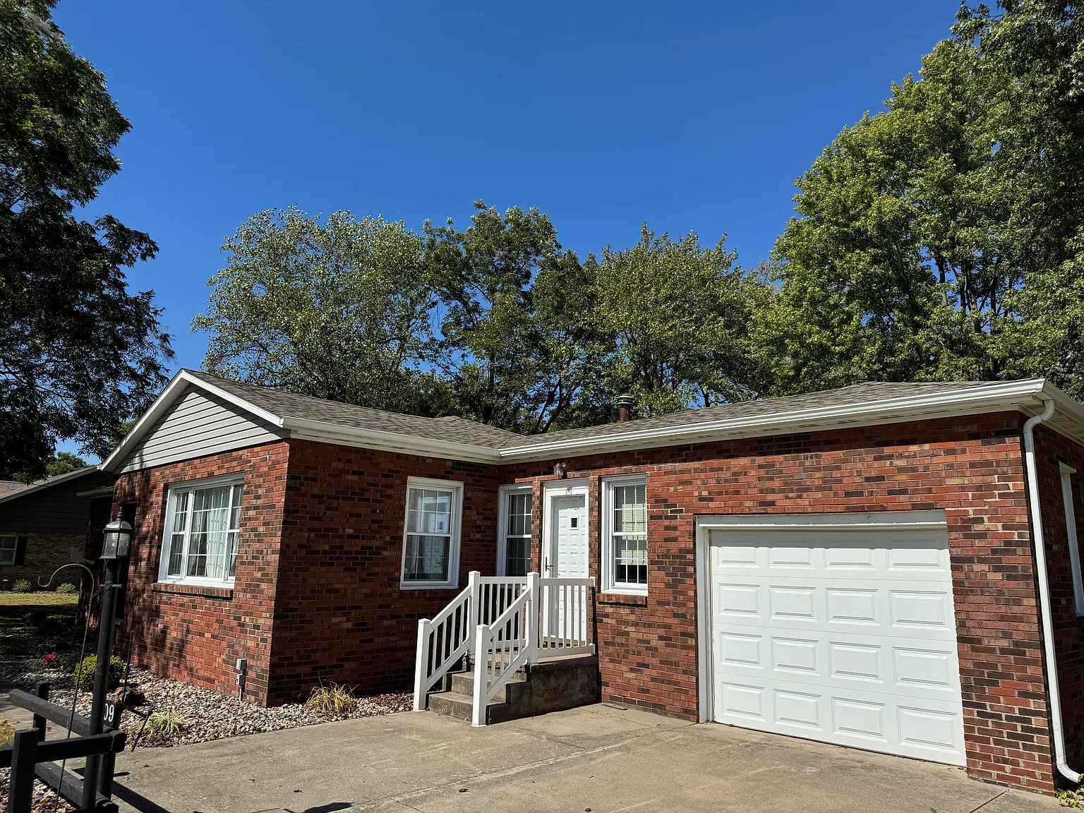3 bed, 1300 sqft, $1,350 — Photo 2