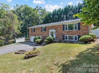11 Crestwood Ln, Candler, NC 28715