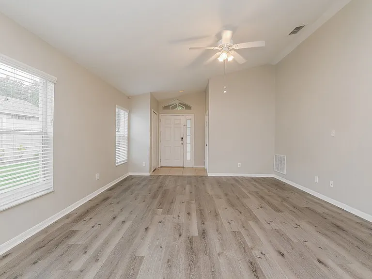 7546 Oxford Garden Cir — Photo 4