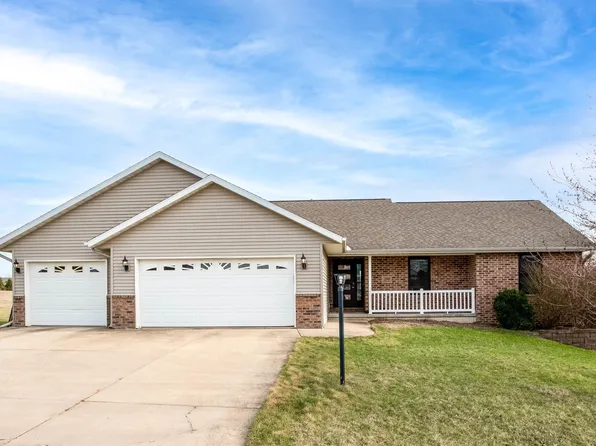 208 Karagen Cir, Metamora, IL 61548