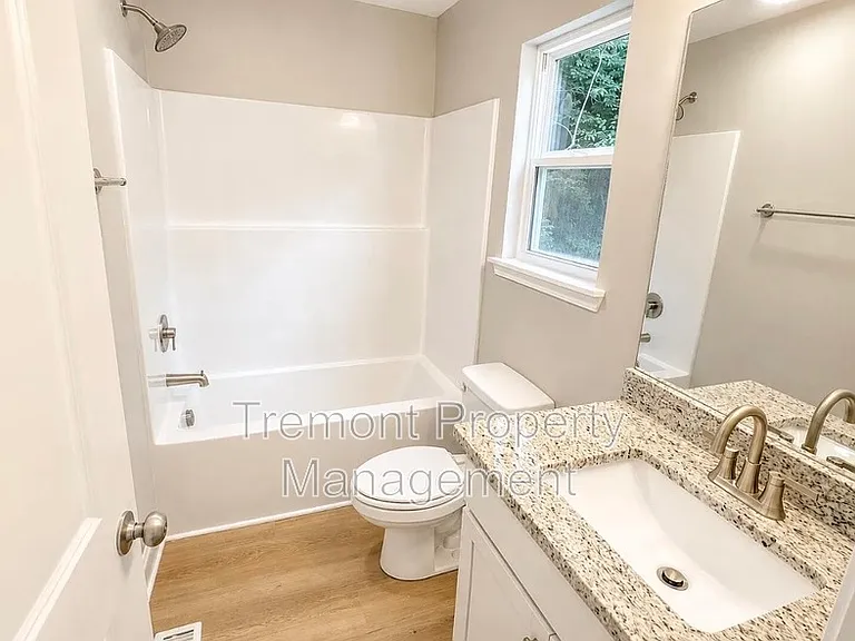 2708 E 21st St — Photo 3