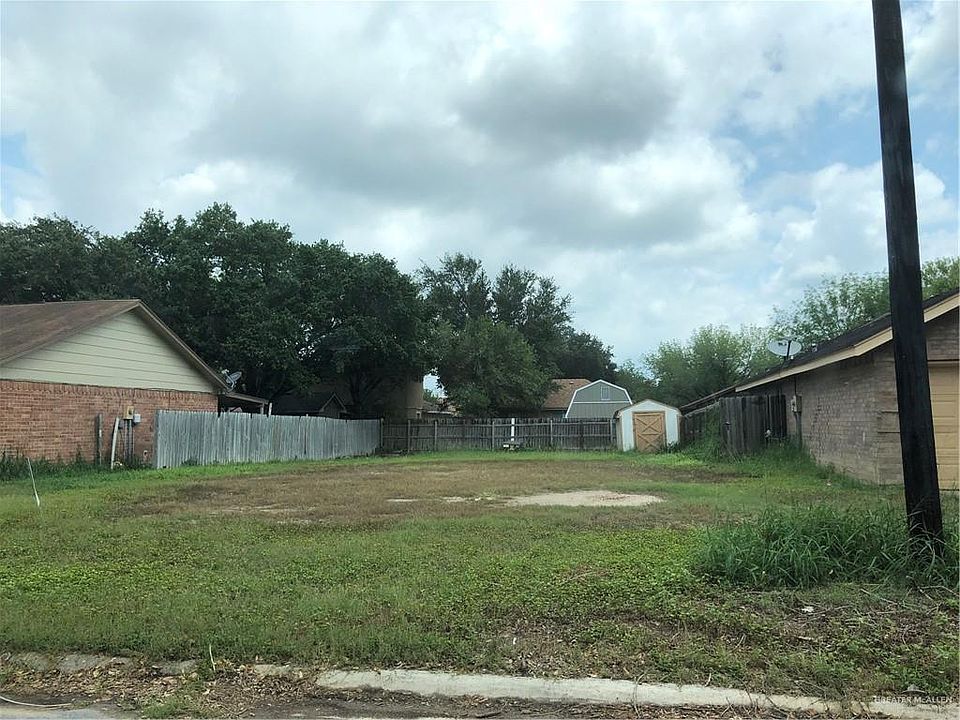 1st image of 423 Acapulco Ln