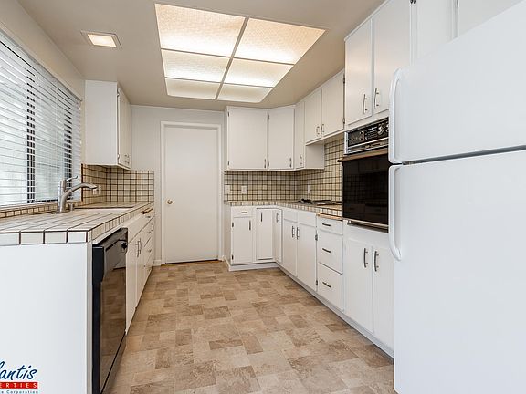 3rd image of 242 Crestview Ct