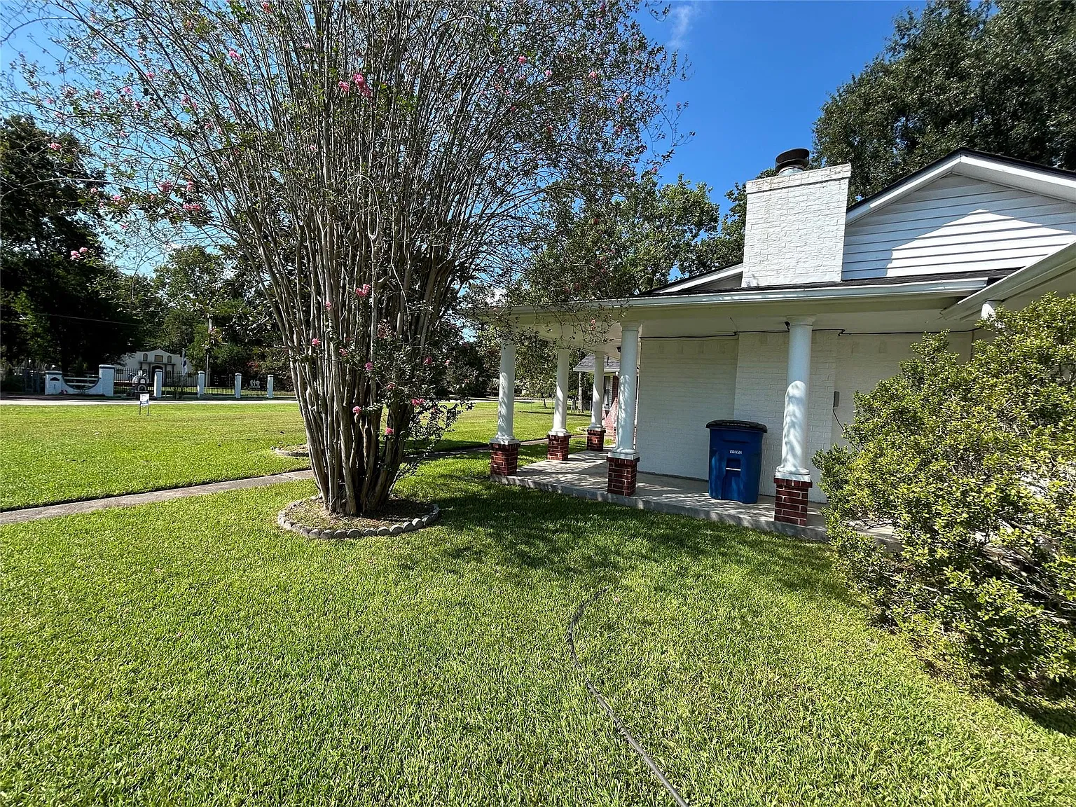 3 bed, 2.5 bath, 1876 sqft, $2,100 — Photo 4