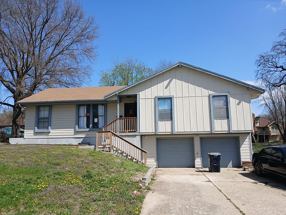 Celebrate the Holidays at home in this freshly painted inside and out South Kansas City home. Great neighborhood, quiet, cul-de-sac, and close to schools, freeways, and public transportation