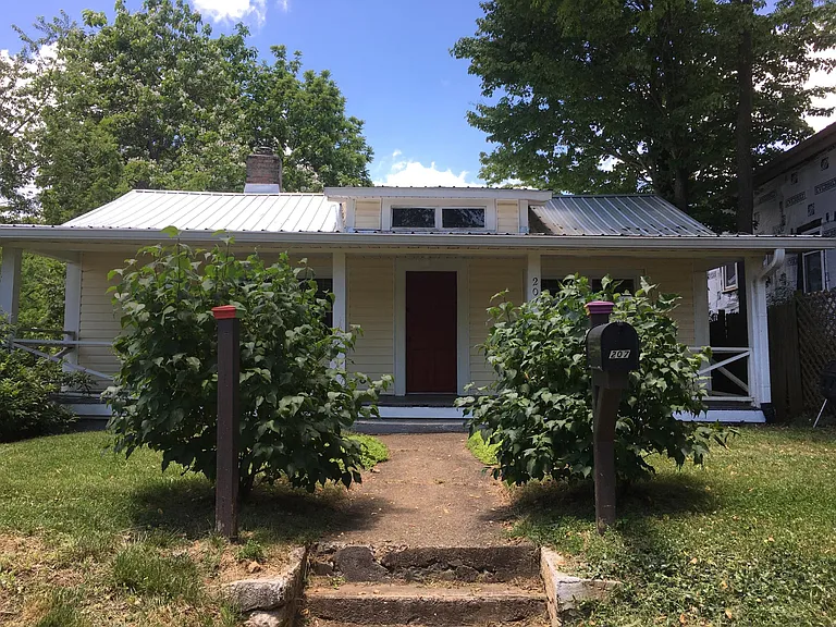 207 Logan Ave — Photo 1