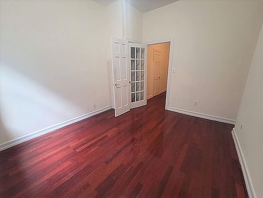 3rd image of 301 10th Ave #1V