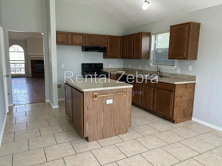 2024 Emerald Oaks — Photo 5