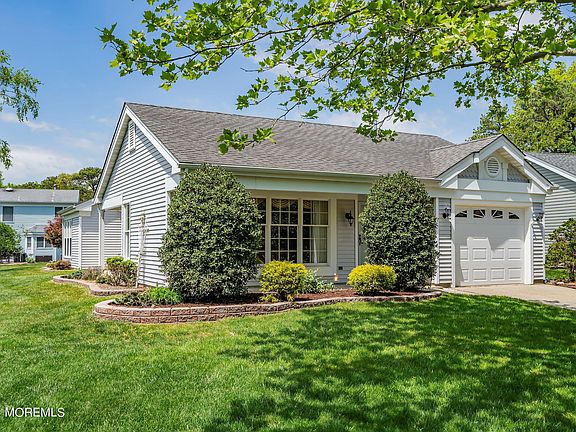 3rd image of 1656 Wisteria Court