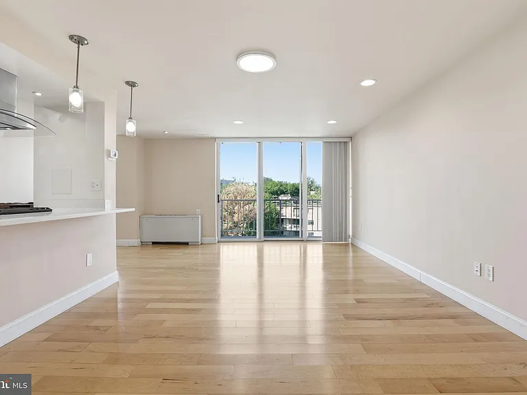 4520 King St #804 — Photo 10
