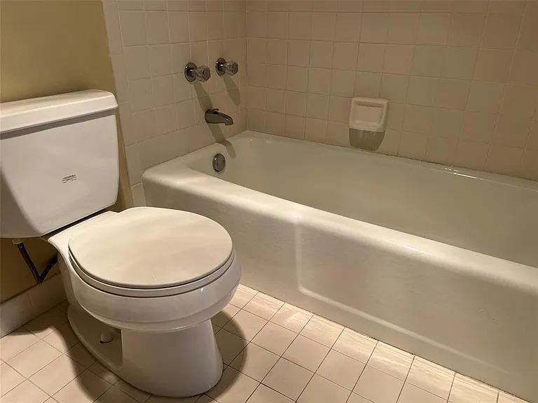 445 SE 21st Ave #201 — Photo 22