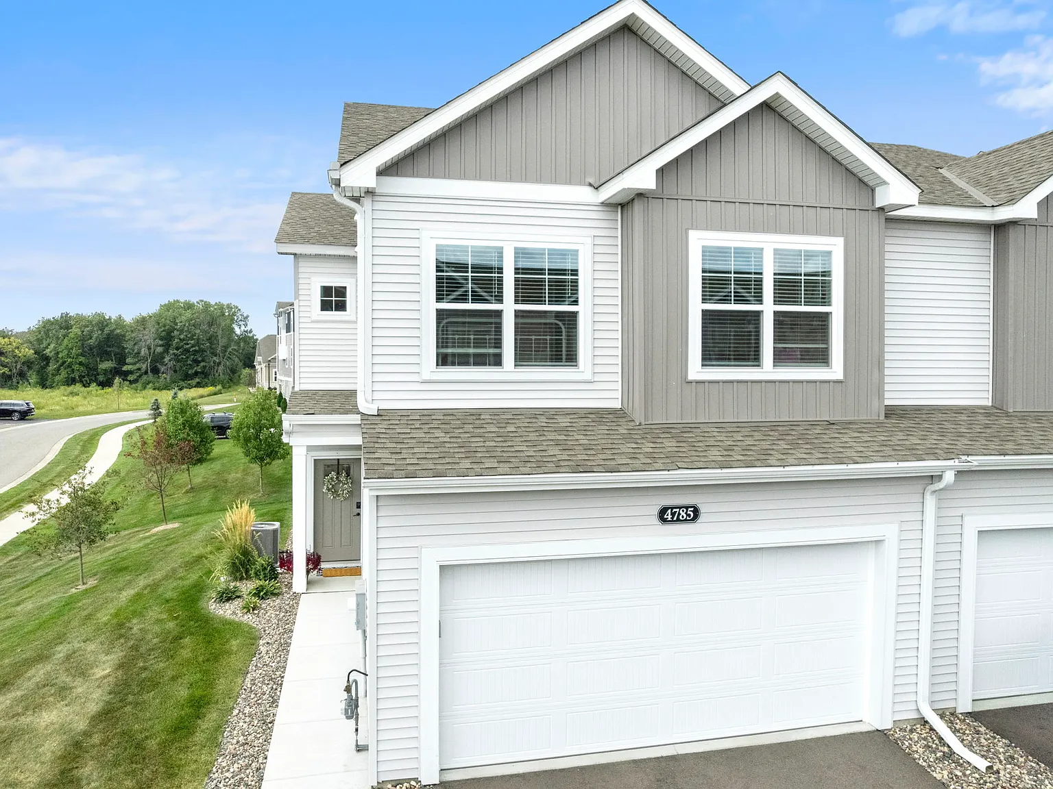 3 bed, 1667 sqft, $3,000 — Photo 2