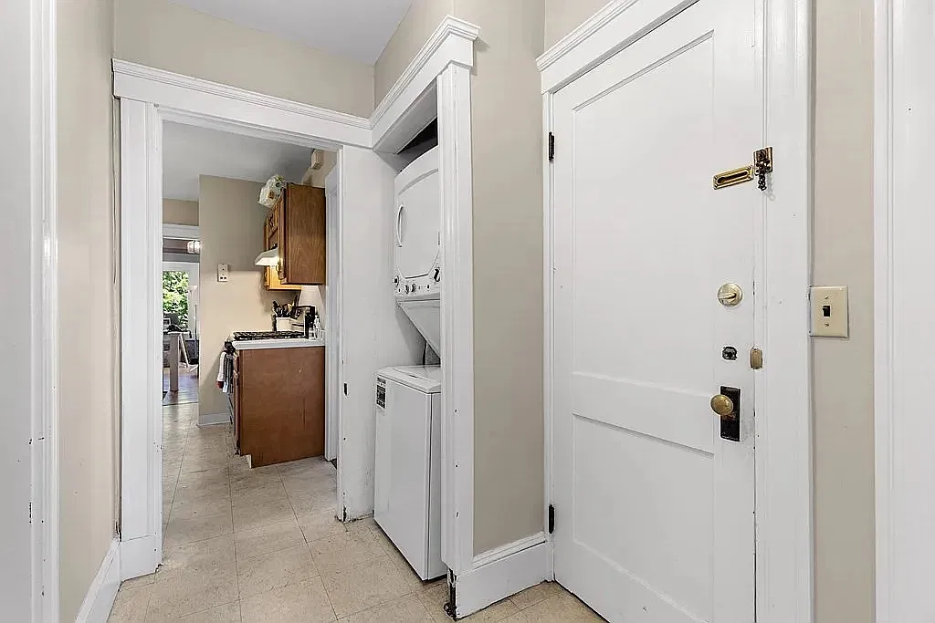 3 bed, 1150 sqft, $3,395 — Photo 2