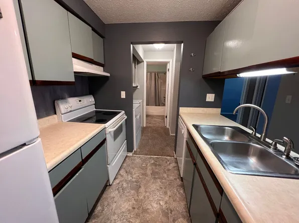 902 Benton Dr, Iowa City, IA 52246