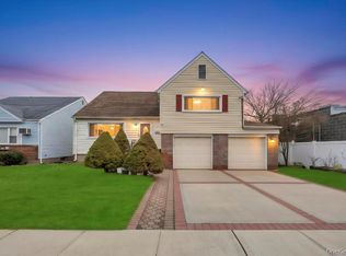 7 N Terrace Place, Valley Stream, NY 11580