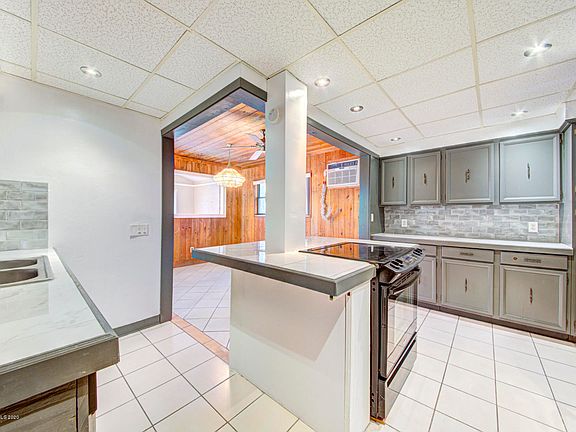 4th image of 182 Park Ln
