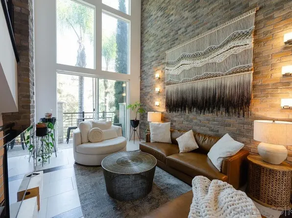 7920 Modern Oasis Dr, San Diego, CA 92108