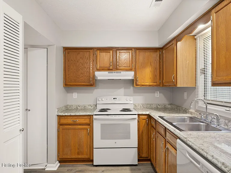 3509 Tabor Ct #7 — Photo 9