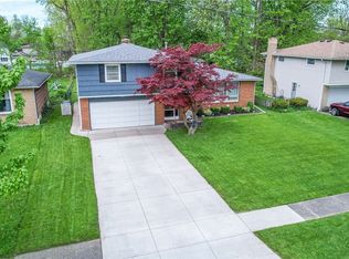 84 Cottonwood Dr, Williamsville, NY 14221