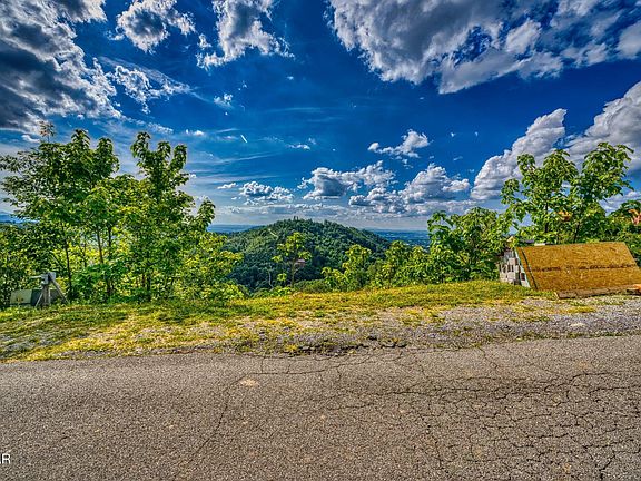 3rd image of 2109 Paradise View Way