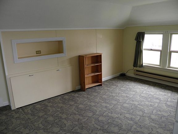 2nd image of 2404 Hoyt Ave APT 4