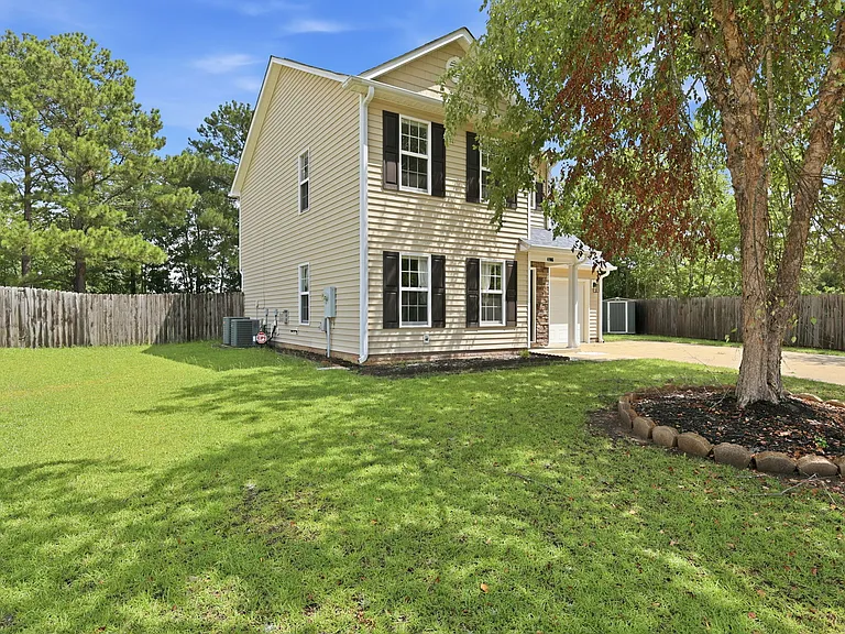 4906 Yorkchester Dr — Photo 2