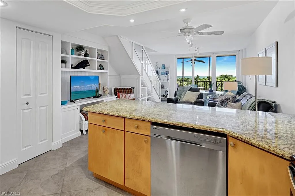 2 bed, 2.5 bath, 1035 sqft, $6,500 — Photo 3