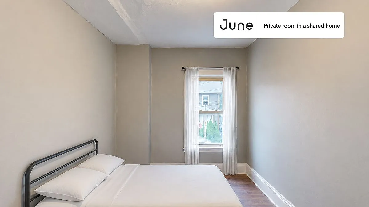 Full bedroom in 7 bed/2 bath home in Allston #1505 B — Photo 1