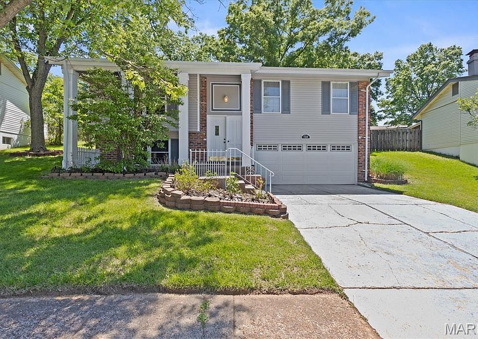 1st image of 738 Village Wood Ct