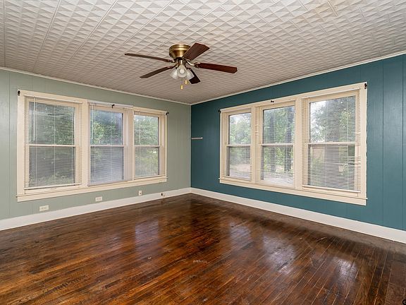 2nd image of 513 Canada St