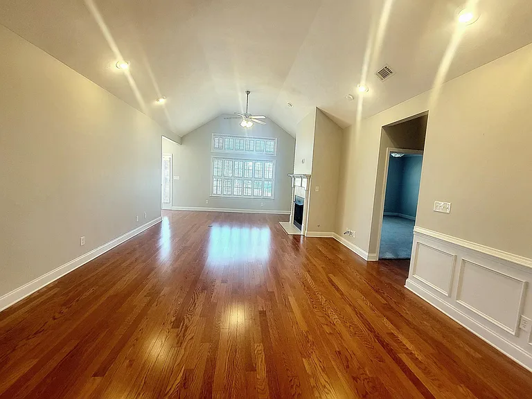 3001 Amberley Dr — Photo 4