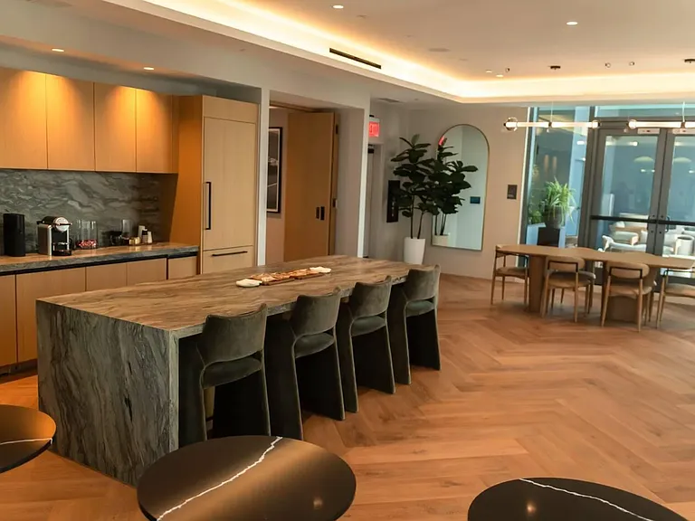 121 NE 5th St #PENTHOUSE — Photo 14
