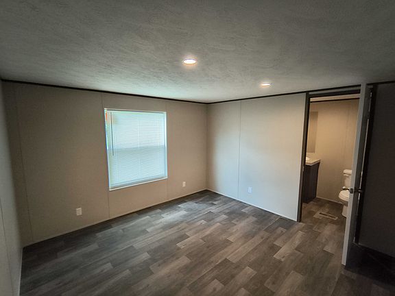 3rd image of 112 Southlake Dr