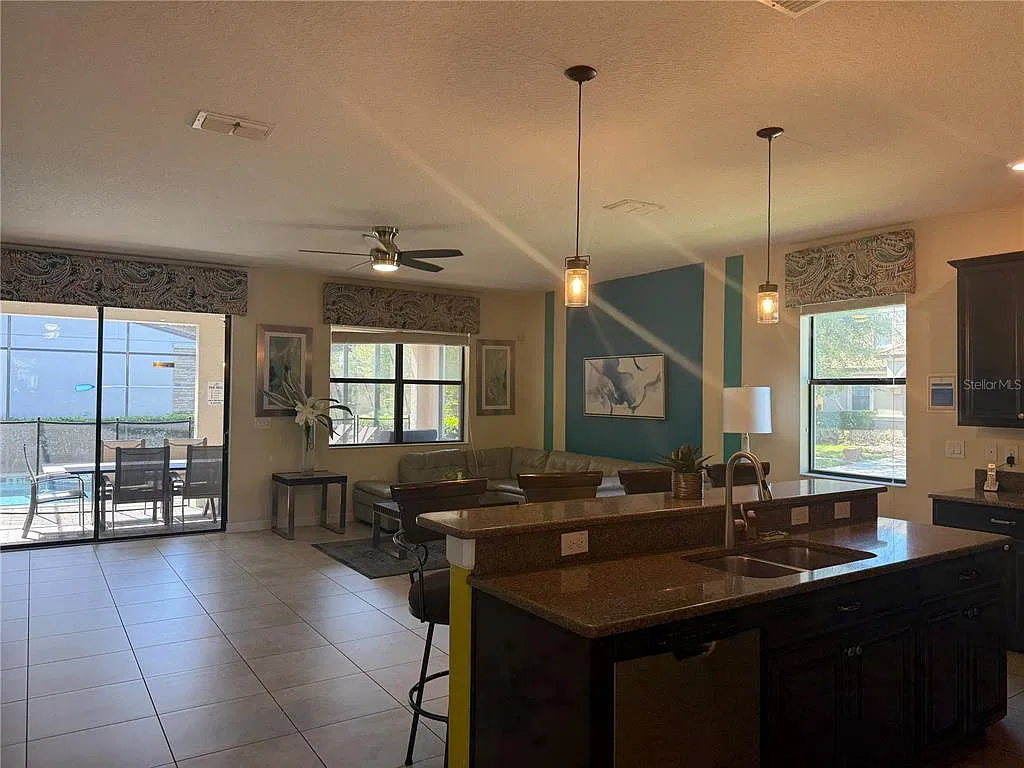 4 bed, 3.0 bath, 2225 sqft, $2,950 — Photo 4