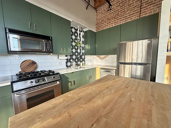 4th image of 2201 W Wabansia Ave APT 21