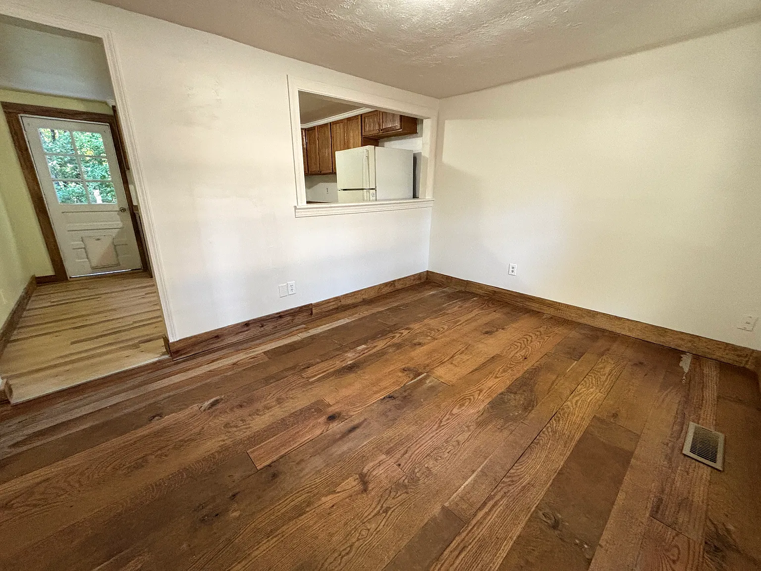 1203 N Mecklenburg Ave. — Photo 4