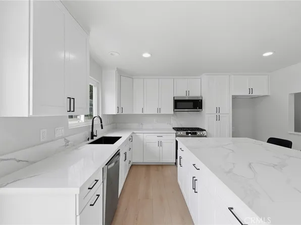 727 Brossard Dr, Thousand Oaks, CA 91360