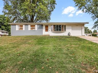 1301 Springfield Dr, Belleville, IL 62221