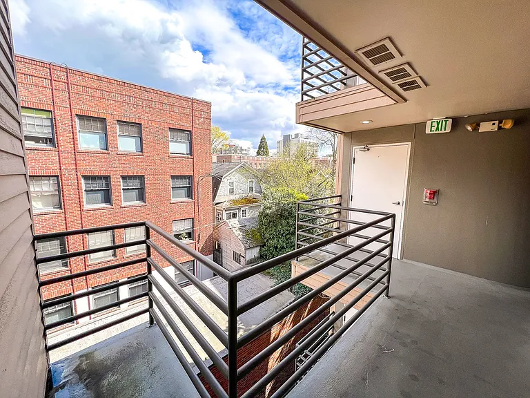 Castellan Apartments — Photo 9