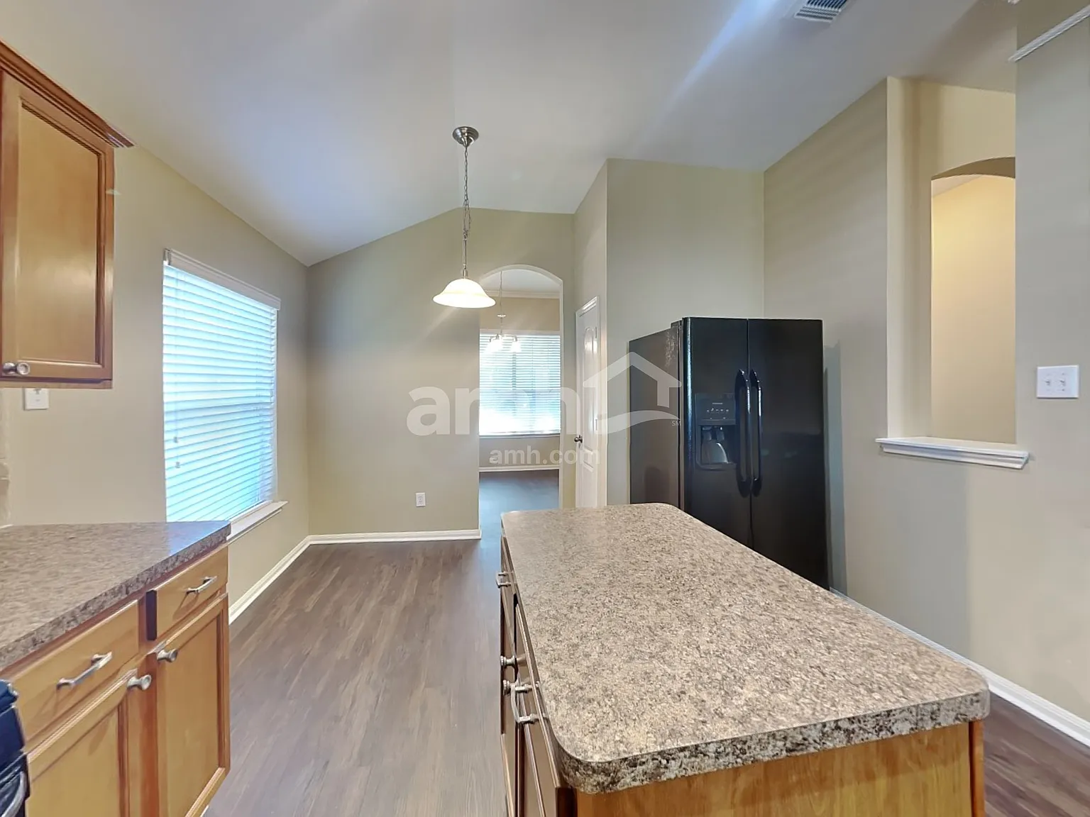 3 bed, 2.0 bath, 1957 sqft, $2,135 — Photo 4
