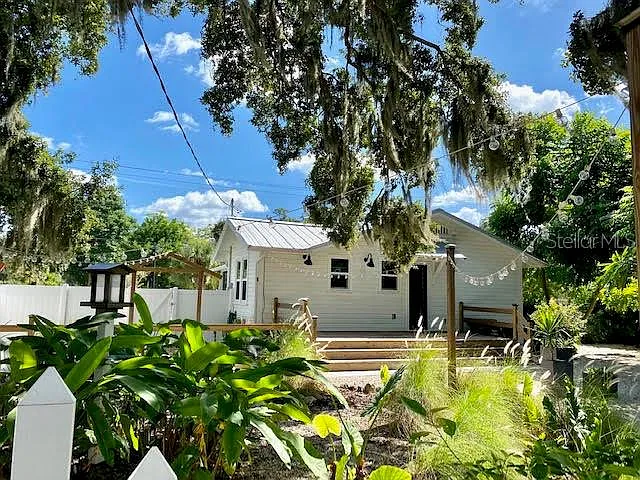 Building Photo - 3611 Old Bradenton Rd