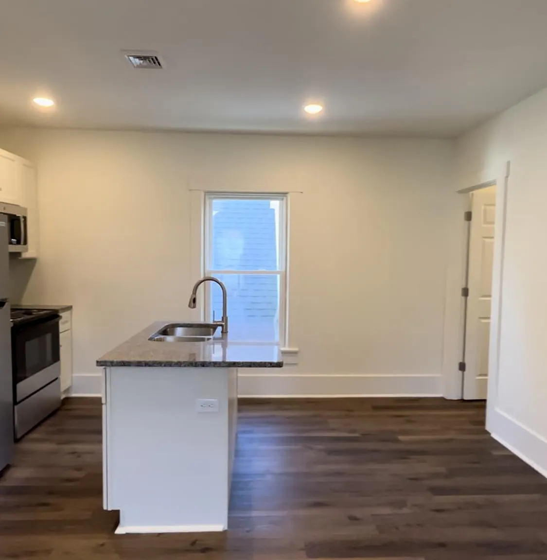 1 bed, 700 sqft, $945 — Photo 3