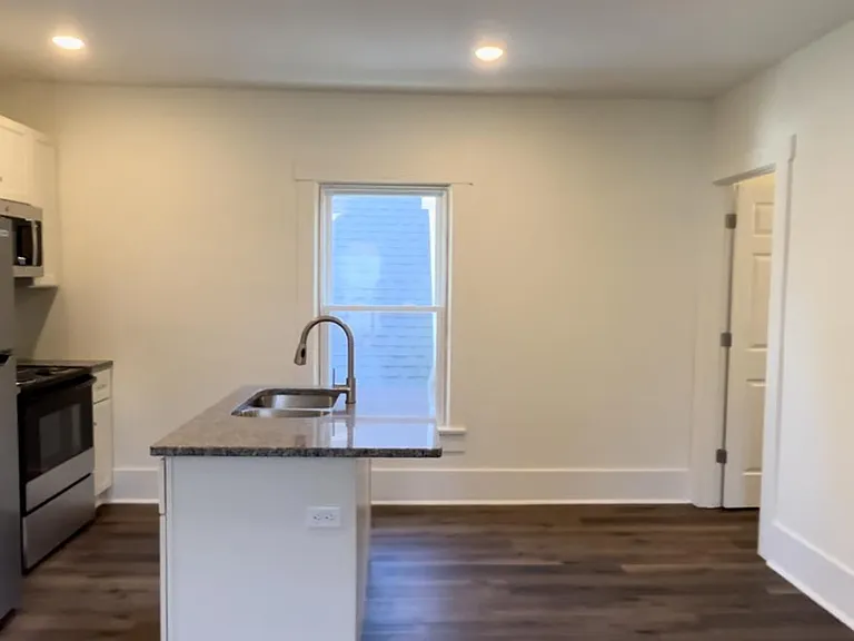 209 E Main St — Photo 3
