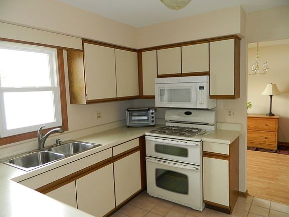 2nd image of 421 W Courtland St