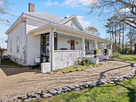 5th image of 108 Main St