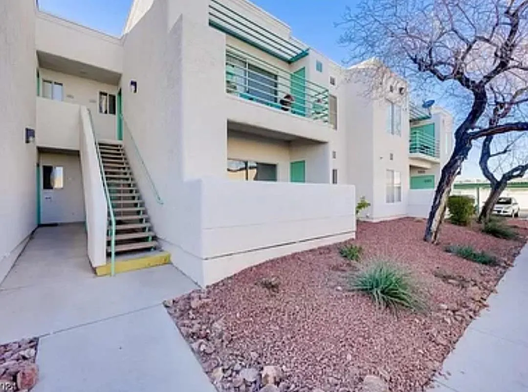 Pirates Cove Rd, Las Vegas — Photo 2