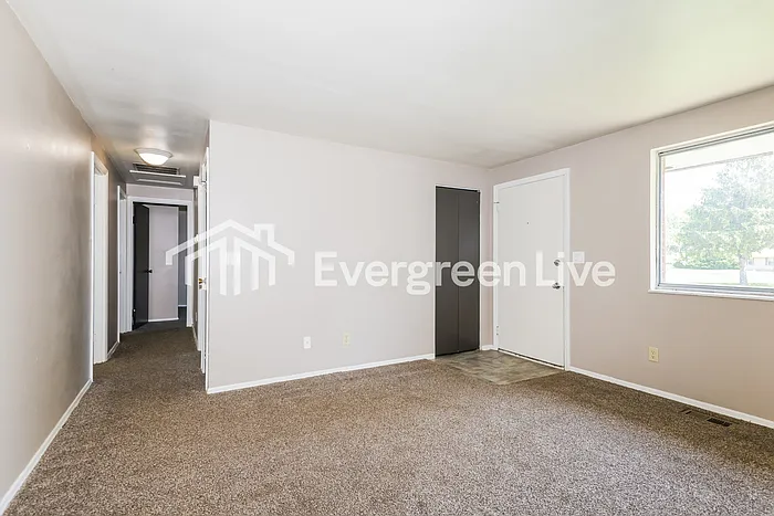 3 bed, 1.0 bath, 1080 sqft, $1,395 — Photo 4