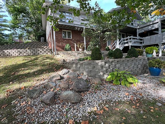 3rd image of 1020 W Riverview Dr