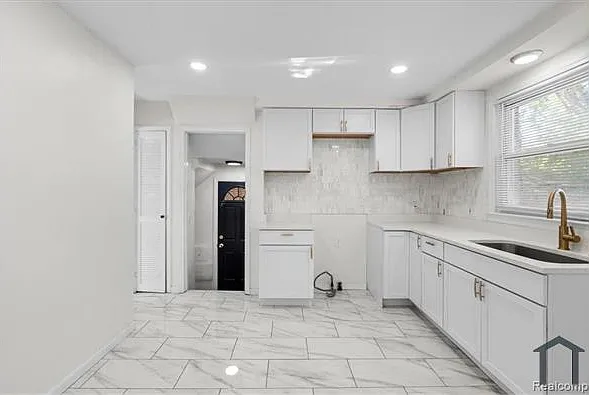17217 Plainview Ave — Photo 5