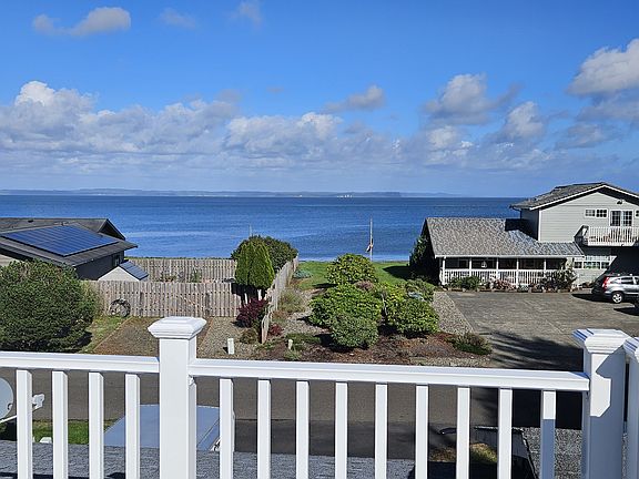 3rd image of 606 Duck Lake Dr SE
